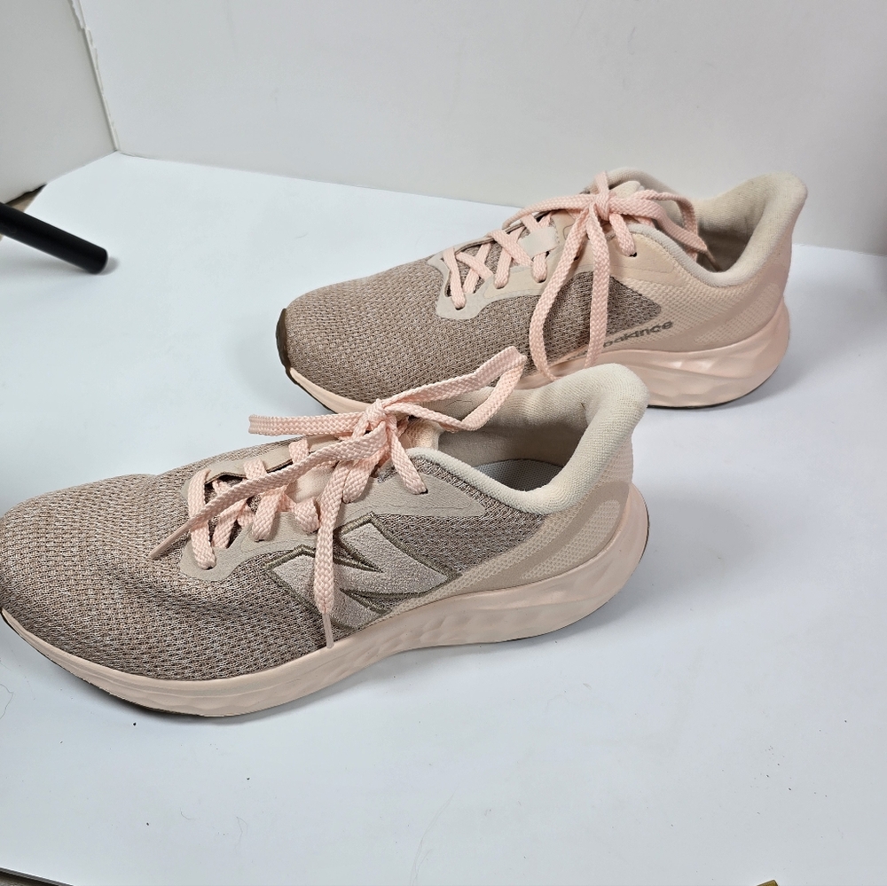 New Balance Fresh Foam Arishi V4 Womens Athletic Shoes 8.5 Nwt - Picture 7 of 10
